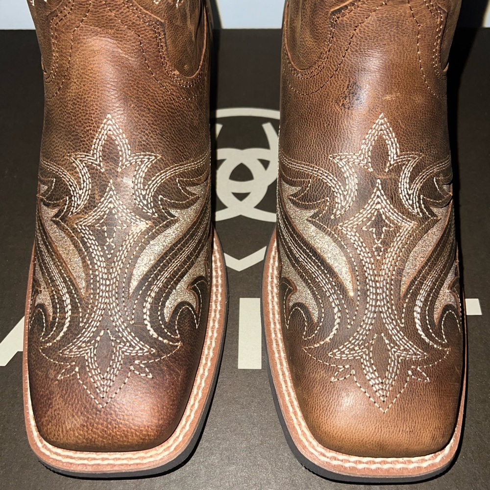 Brand New Ariat Cowboy boots, woman’s size 8.5. - Picture 6 of 10
